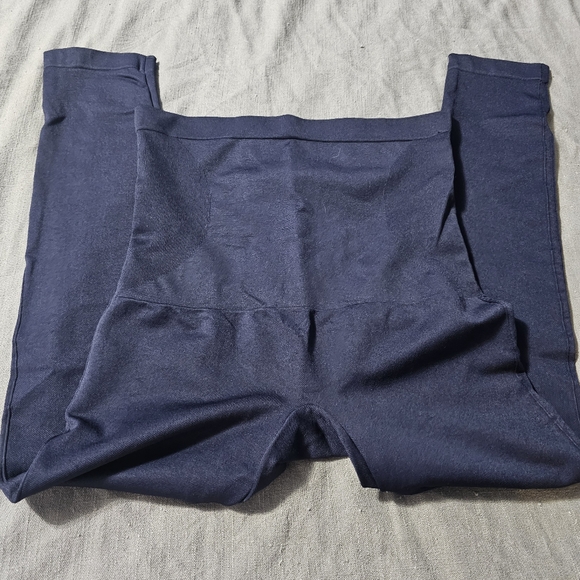 Empetua | High-Waisted Leggings - Picture 2 of 7